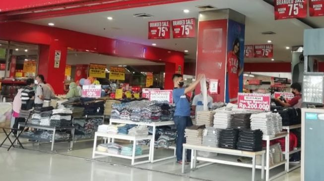 Masuk Mall di Padang Wajib Pakai Surat Vaksin, Ternyata Masih Ada yang Belum Menerapkan