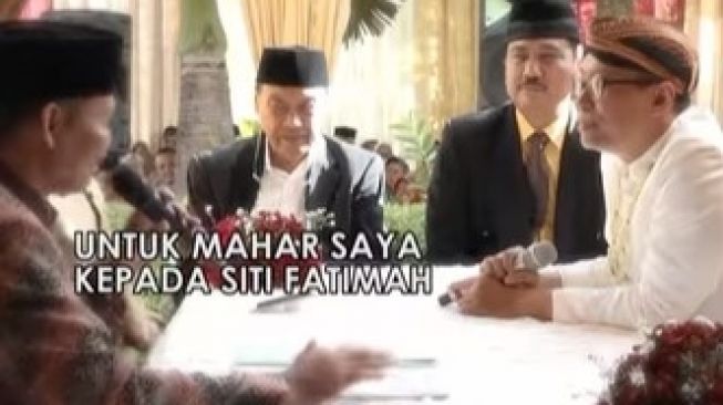 Pengulu Anas Fauzi beri penjelasan tentang mahar ke pengantin pria. [Foto: tangkapan layar Instagram]