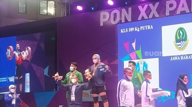 Carel Julius lifter peraih Jawa Barat peraih emas PON X Papua. (Suara.com/Fakhri)