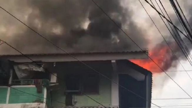Rusun Tanah Tinggi Terbakar, Satu Warga Jadi Korban dan Dilarikan ke RS