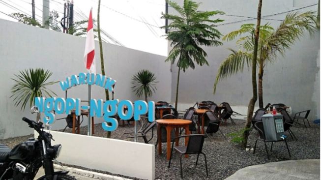 Warunk Ngopi Ngopi: Tempat Ngopi Murah Meriah dengan Live Music