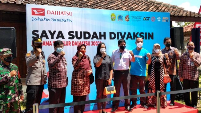 Bupati Bantul dan GKR Condro ikut hadir dalam acara Vaksinasi Sedulur Daihatsu pada September 2021 [PT ADM].