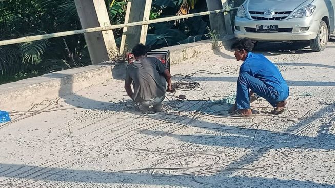 Sempat Viral di Medsos, Jembatan Santan di Marang Kayu Rusak Parah, Ini Dalih Pemkab Kukar