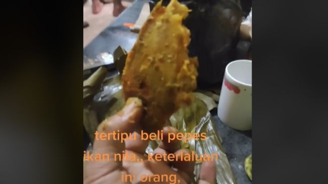 Pria tertipu saat beli pepes ikan (tiktok)