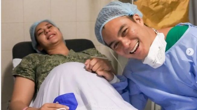 Momen Paula Verhoeven lahirkan anak kedua. [Instagram/baimwong]