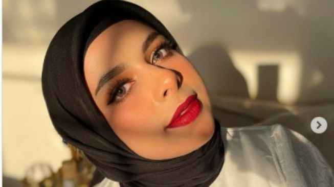Potret Cantik Adik Fadil Jaidi, Dilla Jaidi. [Instagram/dillaljaidi]