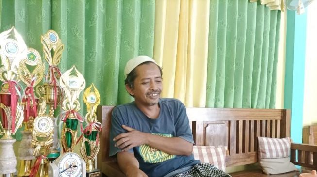 Kyai Hudi Rohmad, pengasuh pondok pesantren, Nurul Fallah yang beralamat di Dusun Gedad, Kalurahan Banyusoca, Kapanewon Playen, Gunungkidul. [kontributor / Julianto]