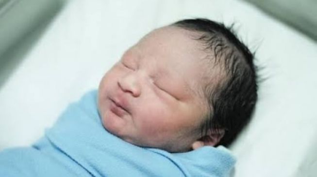Momen Paula Verhoeven lahirkan anak kedua. [Instagram/baimwong]