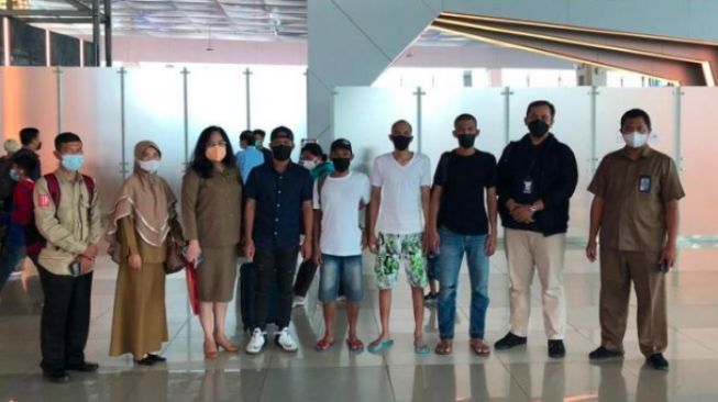 Sejumlah nelayan Indonesia yang berhasil dipulangkan pemerintah dari Malaysia. ANTARA/HO-KKP