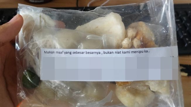 Pelanggan Beli Jaket Malah Dikirimi Bakso Aci, Aksi Penjual Ini Justru Ramai Dipuji