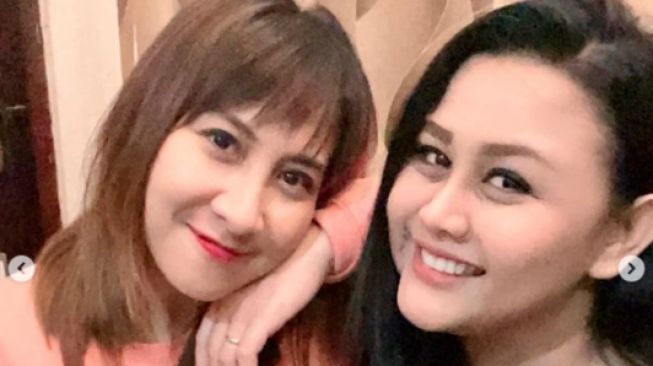 Sahabatan 17 Tahun, Ini 4 Potret Nia dan Tia AFI Reuni di Solo