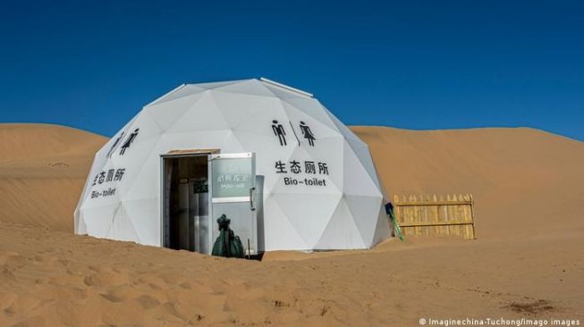 Toilet Gurun Pasir China (DW)