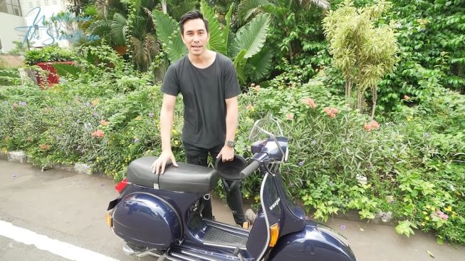 Darius Sinathrya Berkicau Dengar Suara Orang Berhubungan Intim di Hotel, Netizen Kaget: Ternyata Sedikit Barbar