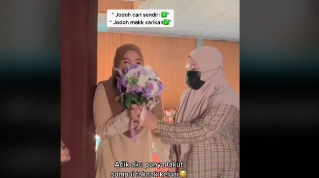 Dijodohkan Ibu, Perempuan Ketakutan Tak Mau Keluar saat Tunangan Datang