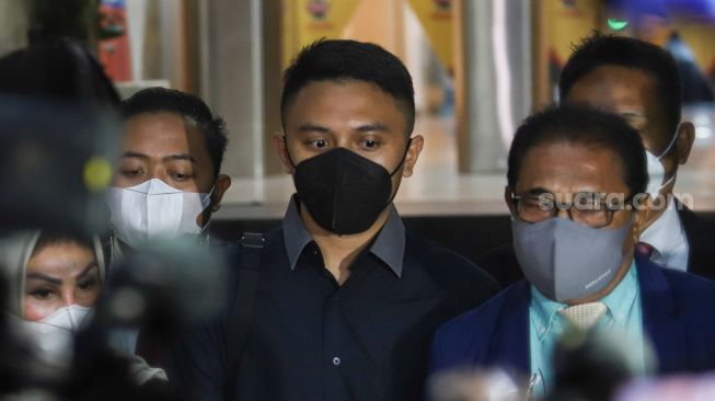 Suami Olivia Nathania Ngaku Tak Tahu ATM-nya Disalahgunakan Anak Nia Daniaty