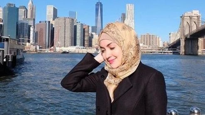 beautynesia.id https://keepo.me/celeb/walau-non-muslim-7-artis-ini-terlihat-cantik-saat-mengenakan-hijab/ Editor :Faizah Pratama