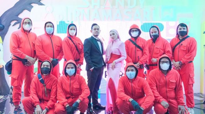 Bikin Pesta ke-2 Ultah Istri, Juragan 99 Bikin Tema Squid Game dan Bagi-Bagi Hadiah