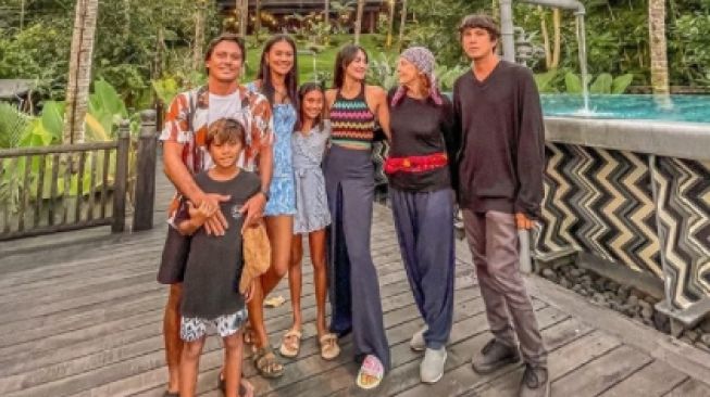 Potret Kedekatan Luna Maya dengan Ibunda. [Instagram/lunamaya]