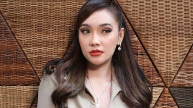 Gara-Gara Masa Lalu, Puteri Juby Pusing Bahas Delon Thamrin