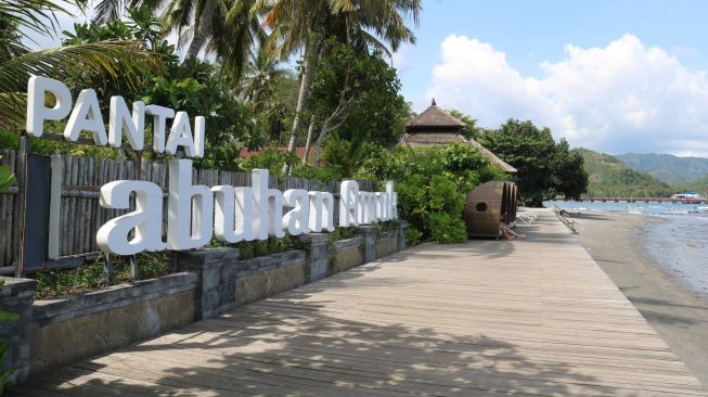 Pantai Labuhan Amuk Padang Bai Karangasem. [Karangasemkab.go.id]