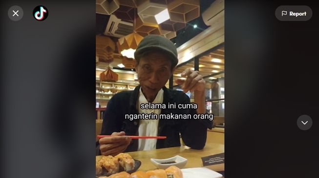 Biasanya Cuma Antar Pesanan, Momen Driver Ojol Perdana Makan Sushi Bikin Terenyuh