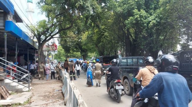 Disidak Andi Harun, Jukir Liar di Pasar Pagi Samarinda Sembunyi di Bawah Pohon