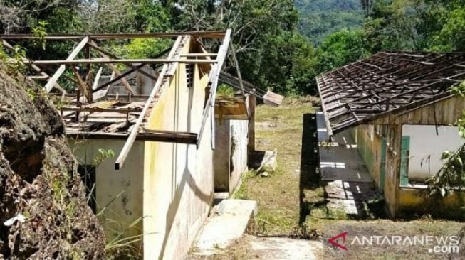 Atap SD Negeri di Padangsidimpuan Dicuri, Kepsek Lapor Polisi