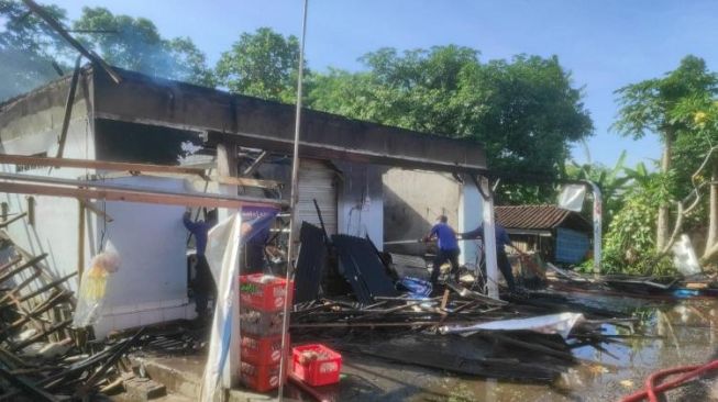 Setelah Dengar Ledakan, Kamar Gusti Ayu Purnama Langsung Gelap Dan Api Berkobar