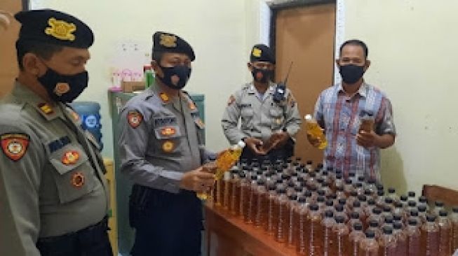 Gerebek Rumah Produksi Miras Oplosan, Polres Bantul Sita Bahan Baku Pembuatannya