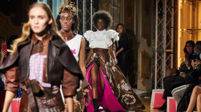 Ini Koleksi Batik Durian Lubuklinggau yang Tampil di Milan Fashion Week 2021