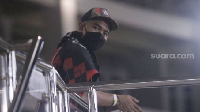 Detik-detik Momen Gibran 'Diusir' Kaesang Pangarep dari Stadion Manahan