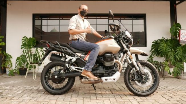 Moto Guzzi V85 TT Travel kiriman pertama 2021 dari PT Piaggio Indonesia, resmi dimiliki biker Tanah Air [PT Piaggio Indonesia].