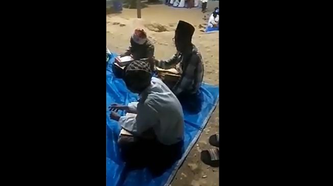 Viral Video Santri Berdiskusi Pakai Bahasa Mandarin (Twitter)