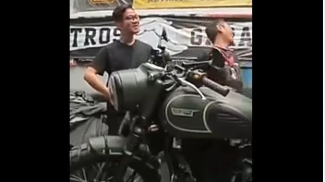 Viral polisi komentari motor custom milik Gibran Rakabuming, balasan Gibran bikin syok (Facebook)