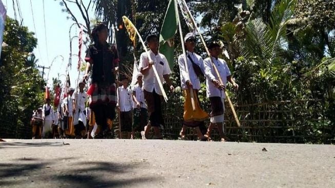 Tradisi Neruna di Bali, Diwariskan Leluhur Agar Para Pemuda Sadar Keberadaan Lingkungannya