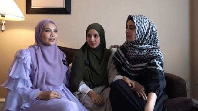 Zaskia Sungkar, Shireen Sungkar dan Laudya Cynthia Bella. (Youtube/TheSungkarsFamily)