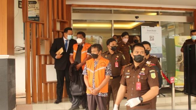 Dua Tersangka Korupsi Dana BOS SMKN 53 Ditahan Kejari Jakbar