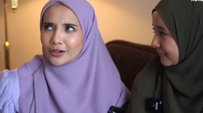 Zaskia Sungkar dan Laudya Cynthia Bella. (Youtube/TheSungkarsFamily)