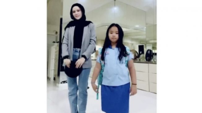 Potret Anak Semata Wayang Angel Lelga. [Instagram/angellelga]