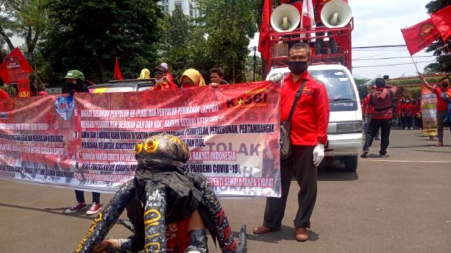 Blokade Jalan di Depan Gedung Sate, Segini Kenaikan Upah Minimum 2022 yang Diinginkan Buruh