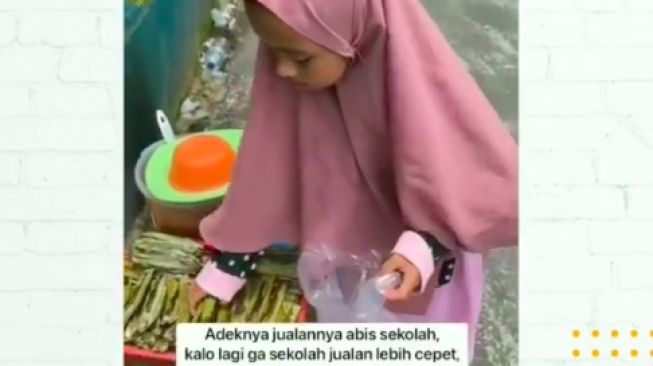 adek penjual otak-otak [instagram]