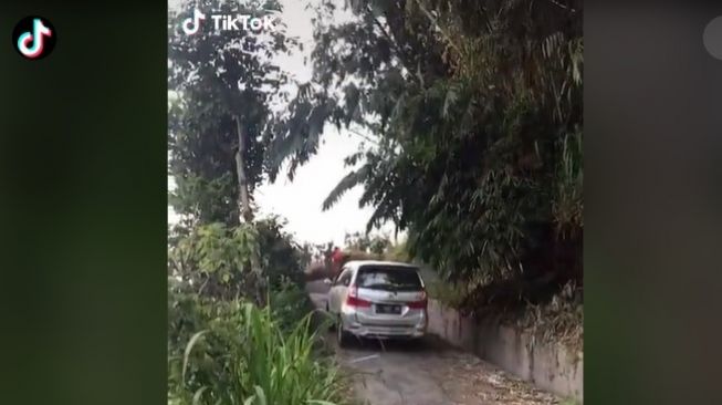 nyasar gegara GPS. [Foto: tangkapan layar TikTok]