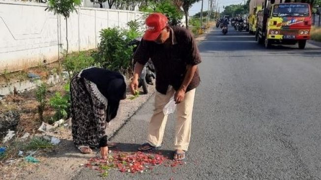 Kematian Remaja Gresik Masih Misterius, Ayah Korban: Rekonstruksi Polisi Alakadarnya