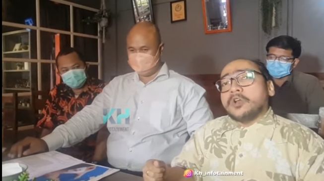 Bintang sinetron Tuyul dan Mbak Yul Reborn, Mueng Engingeng mengaku dianiaya tetangga [YouTube: KH Infotainment]