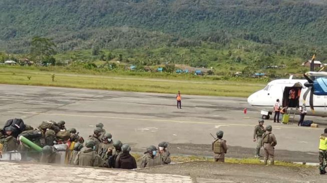 Operasi Damai Cartenz, Kekerasan Makin Masif jika TNI-Polri Tetap Tenteng Senjata di Papua