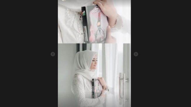 Momen pengajian Syifa calon istri Ridho DA. [Instagram/altoportraiture]