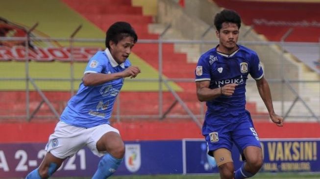 Potret aksi para pemain Persiba Balikpapan pada laga melawan Sulut United. [Instagram/@persibabpp]