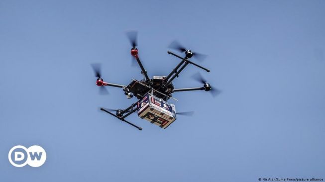 Israel Uji Coba Drone Komersial dengan Mengirim Sushi dan Bir