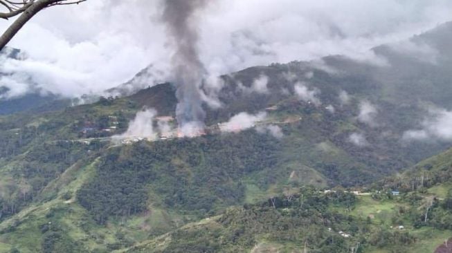 TPNPB-OPM melaporkan TNI-Polri telah menjatuhkan bom dari udara di markas mereka di Distrik Kiwirok, Kabupaten Pegunungan Bintang, Papua pada Minggu (10/10) lalu.[Dok. Sebby Sambom]