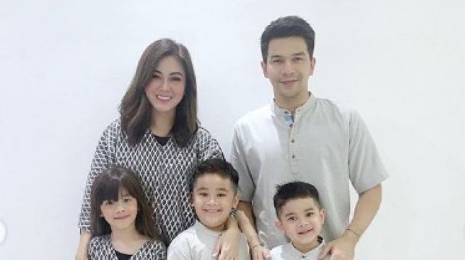 Saling Cabut Gugatan KDRT, Dhena Devanka dan Jonathan Frizzy Rujuk?